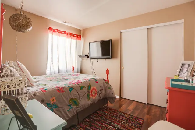 Colorful Guest Bedroom — photo 3 of 7