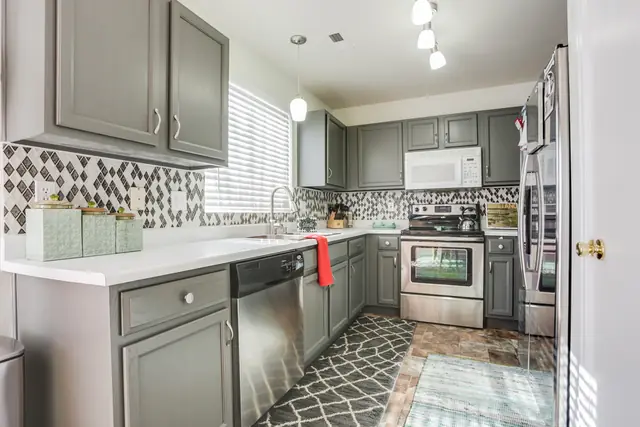 Eclectic Charm Living — photo 7 of 19