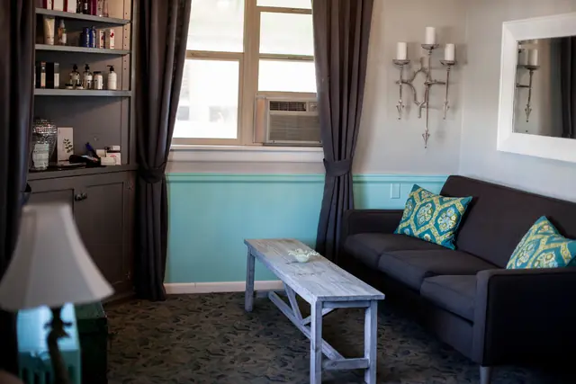 Renovated Salon Waxafras — photo 8 of 15