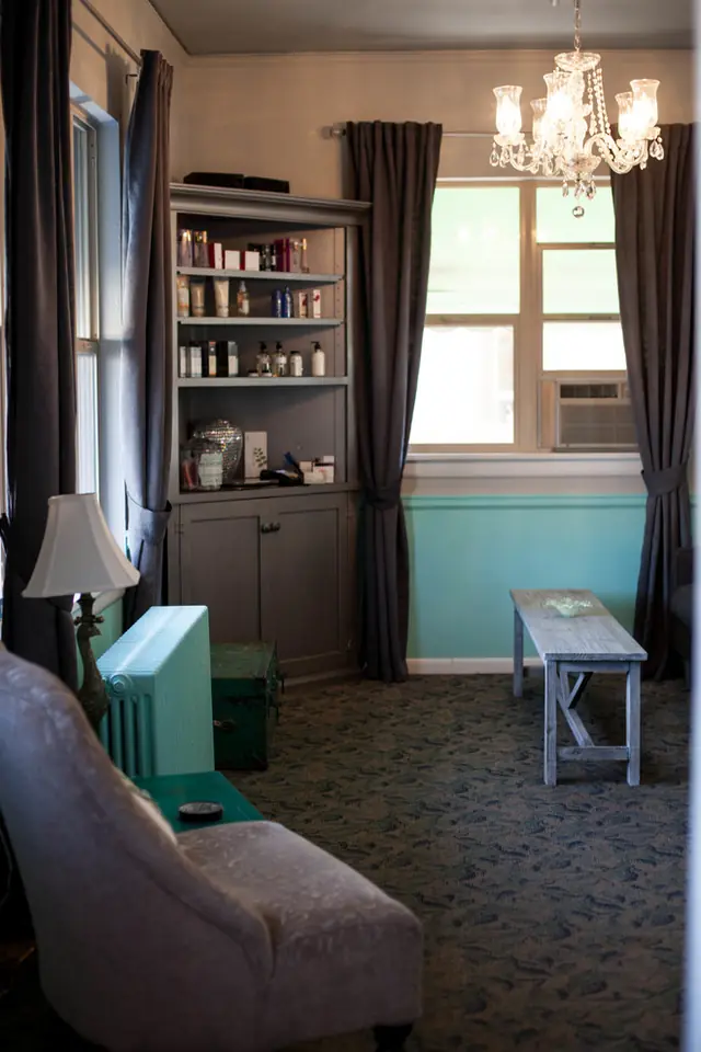 Renovated Salon Waxafras — photo 11 of 15