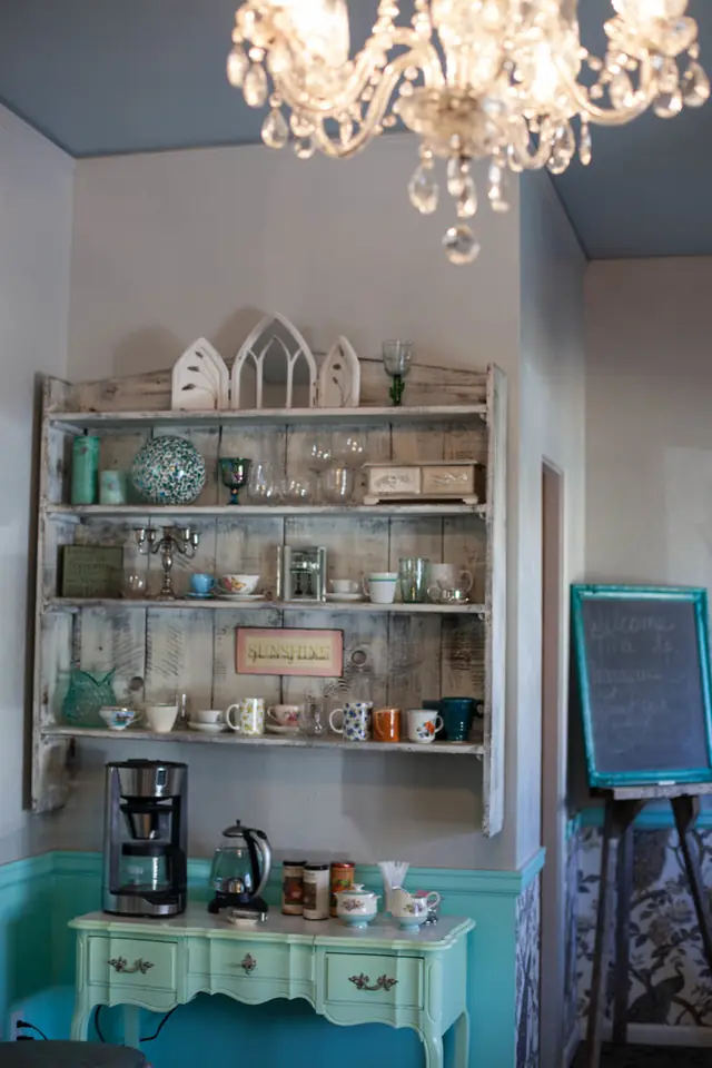 Renovated Salon Waxafras — photo 14 of 15
