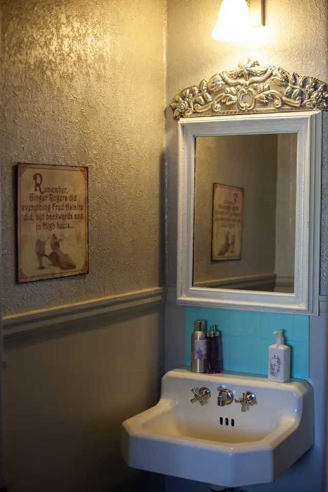 Renovated Salon Waxafras — photo 15 of 15