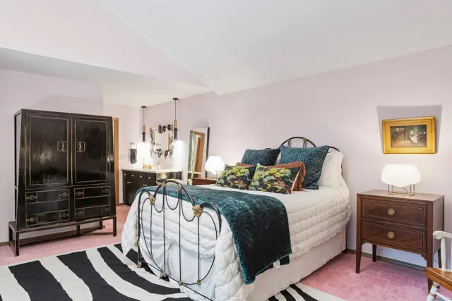 Rosy Relaxing Guest Room — photo 5 of 18