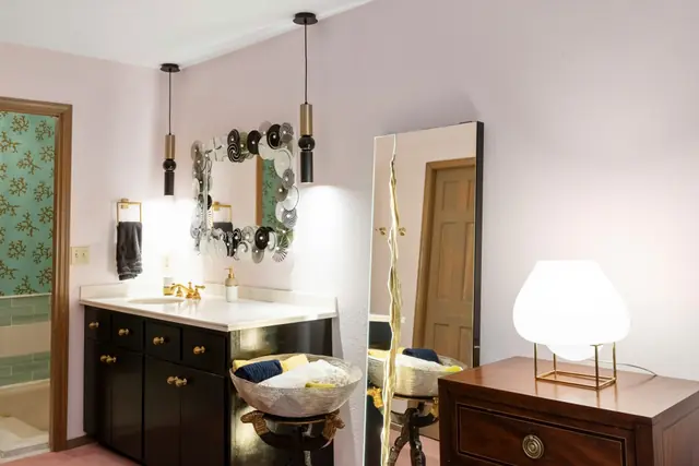 Rosy Relaxing Guest Room — photo 11 of 18