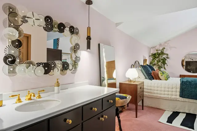Rosy Relaxing Guest Room — photo 18 of 18