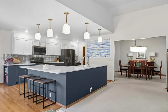 Timeless Open Navy Blue Kitchen — photo 2 of 12