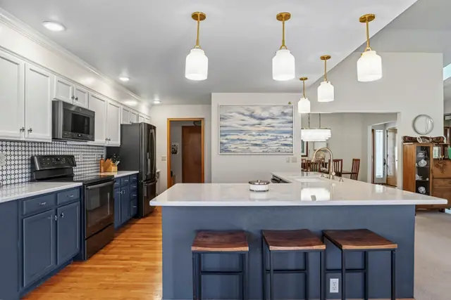 Timeless Open Navy Blue Kitchen — photo 8 of 12