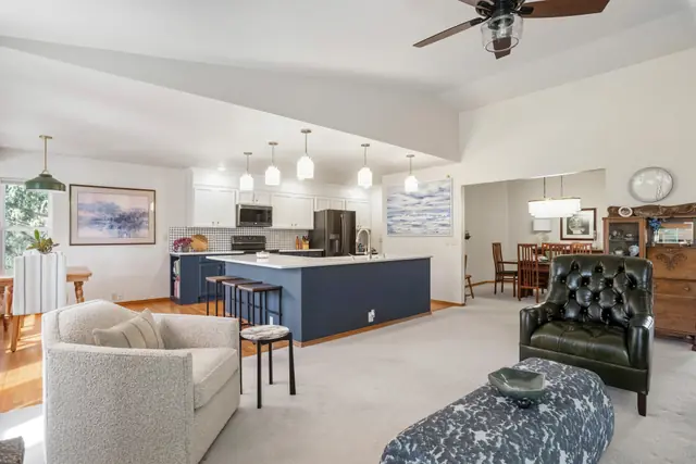 Timeless Open Navy Blue Kitchen — photo 11 of 12
