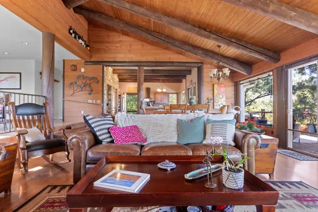 Warm and Inviting Living — photo 13 of 20