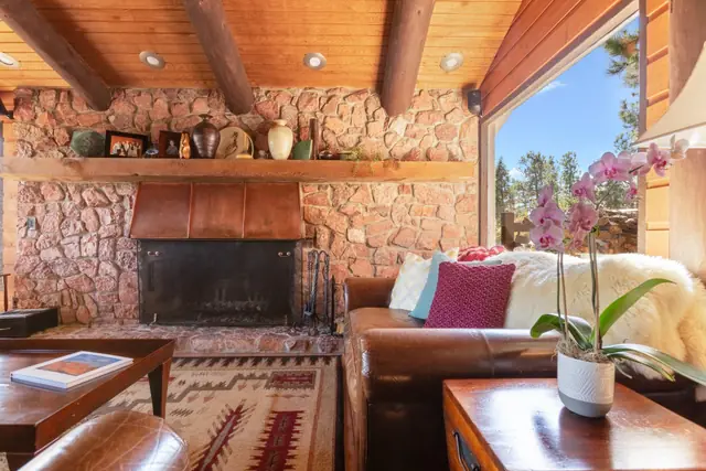 Warm and Inviting Living — photo 14 of 20