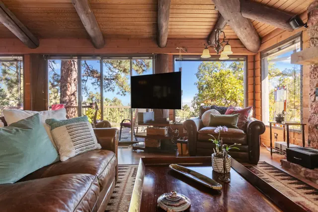 Warm and Inviting Living — photo 15 of 20